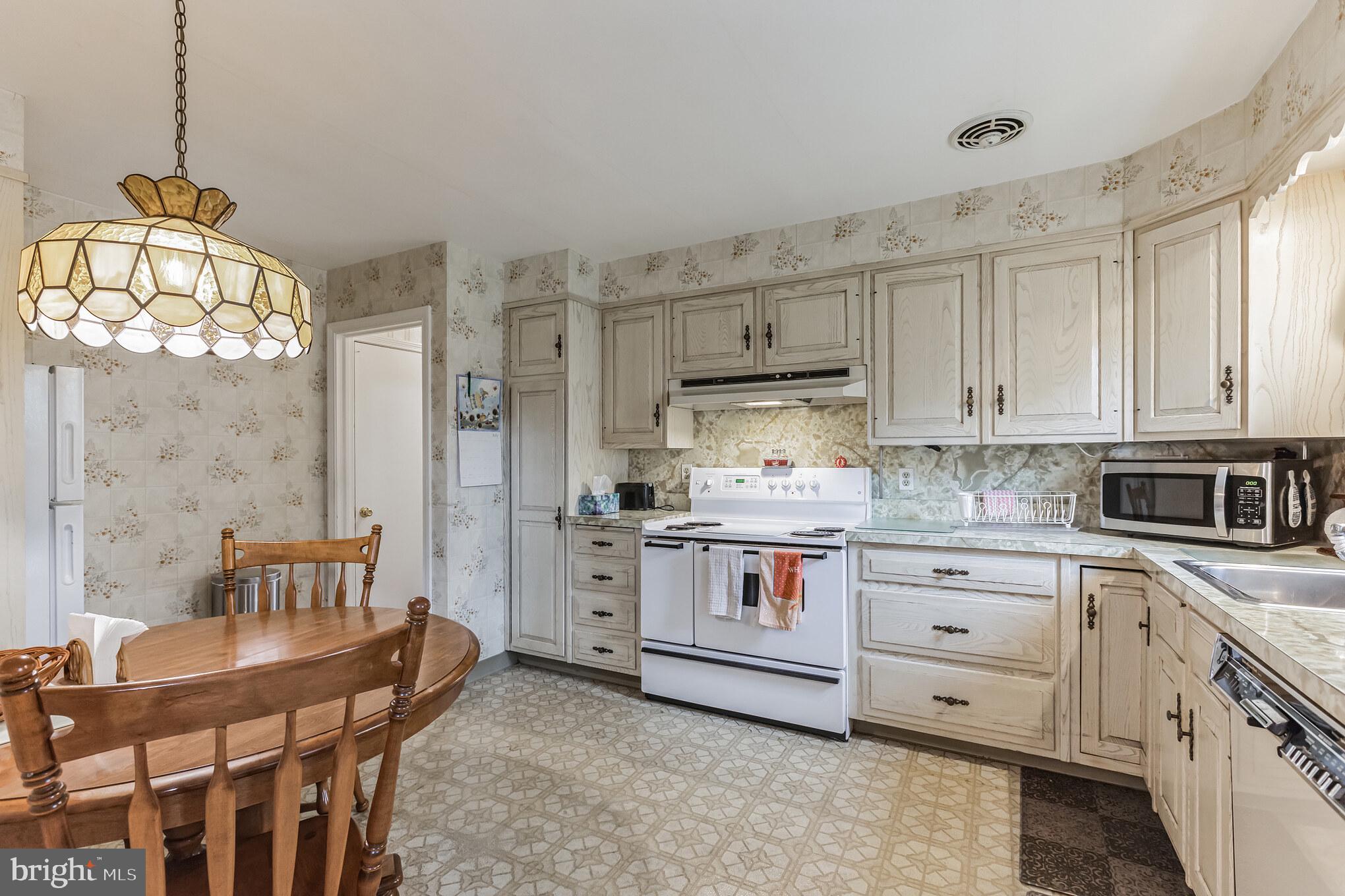 912 Jamestown Road Broomall, PA 19008 - Photo 11 of 32 Gallery Image 11