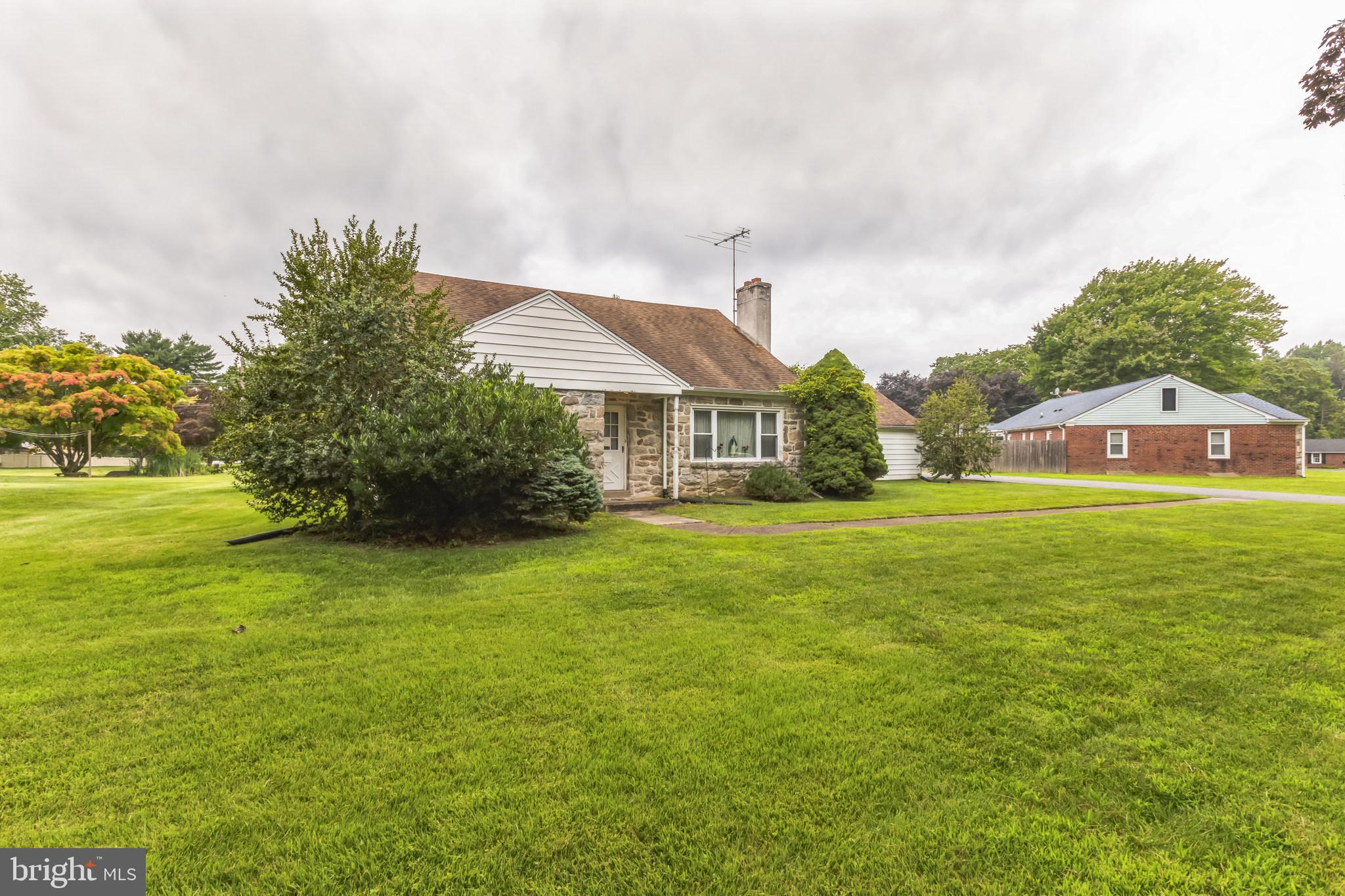 912 Jamestown Road Broomall, PA 19008 - Photo 2 of 32 Gallery Image 2