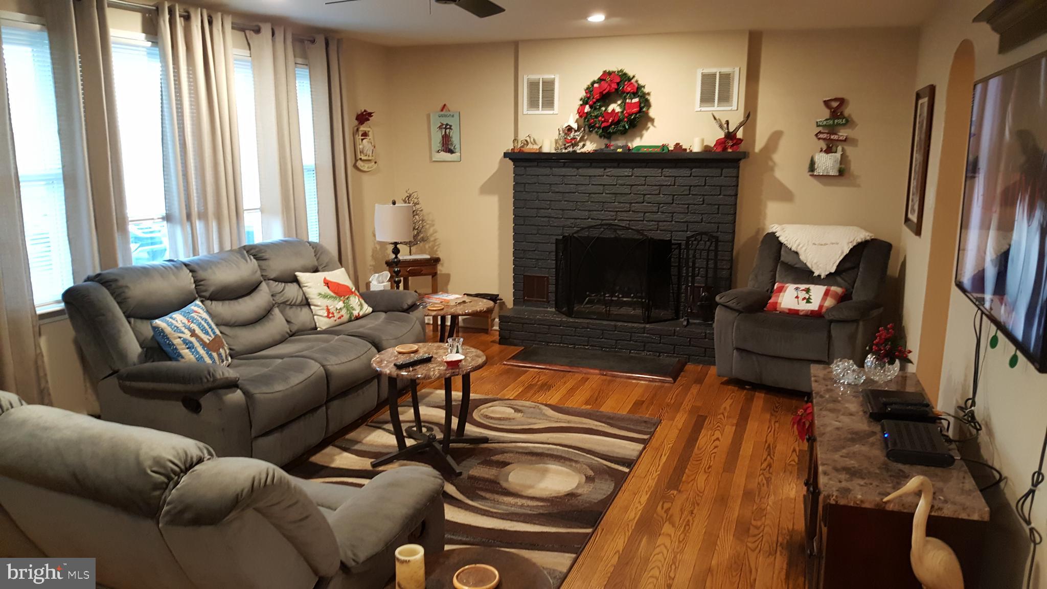 511 Fleetwood Road Mertztown, PA 19539 - Photo 3 of 14 Living Room.