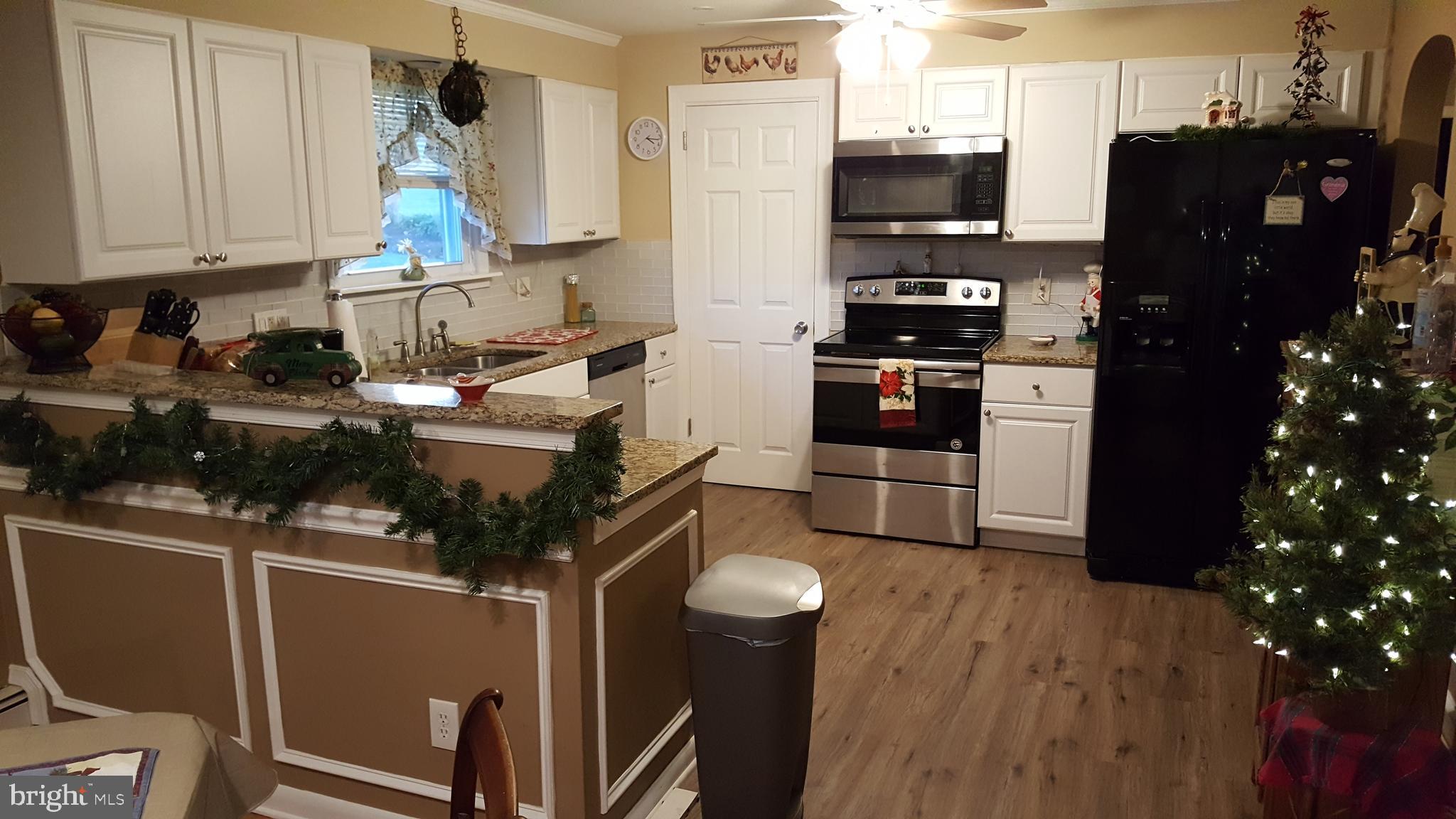 511 Fleetwood Road Mertztown, PA 19539 - Photo 6 of 14 Kitchen.