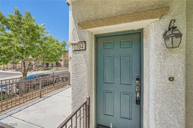 $1,870 | 7704 Twirling Yarn Court, Las Vegas, NV 89149