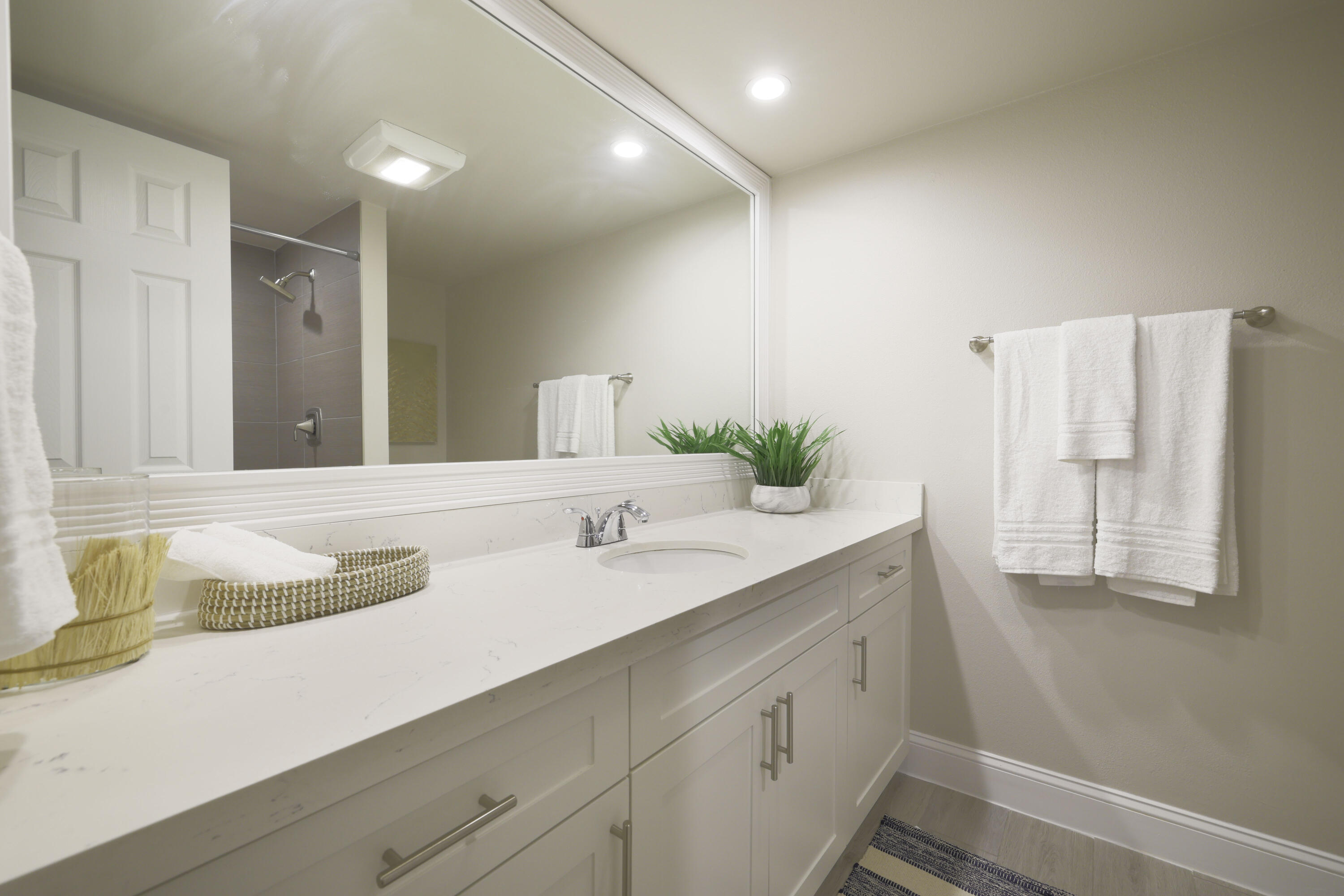 601 North Ocean Boulevard Boca Raton, FL 33432 - Photo 19 of 36 a bathroom with a sink and a mirror