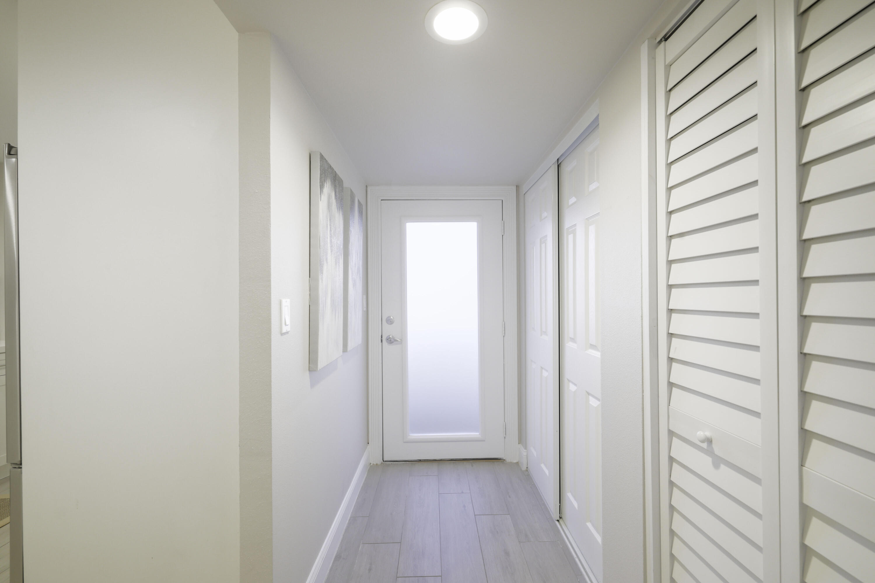 601 North Ocean Boulevard Boca Raton, FL 33432 - Photo 23 of 36 a view of a hallway with wooden floor