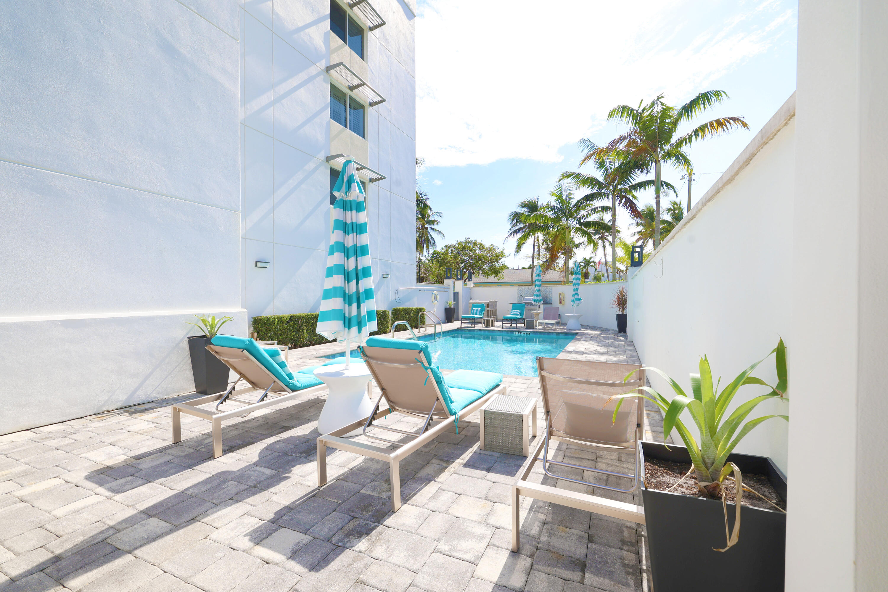 601 North Ocean Boulevard Boca Raton, FL 33432 - Photo 32 of 36 a building outdoor space with patio furniture