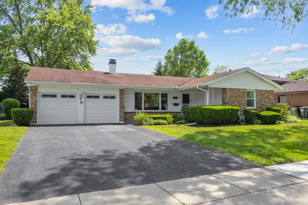 $429,900 | 79 Eden Road, Elk Grove Village, IL 60007