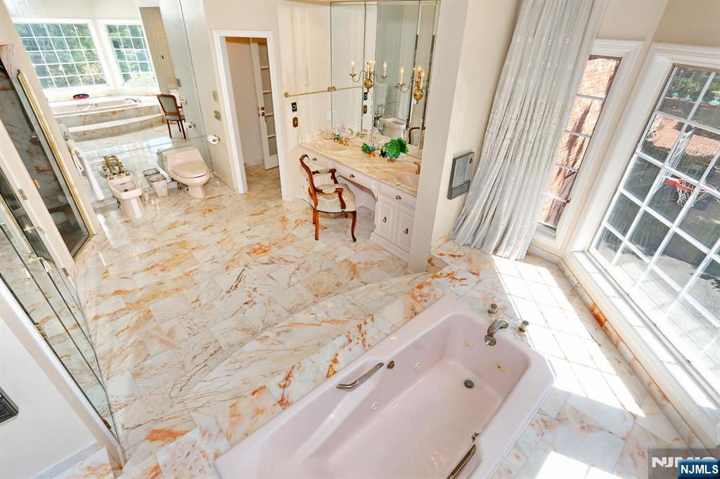 328 West Ridgewood Avenue Ridgewood, NJ 07450 - Photo 18 of 49