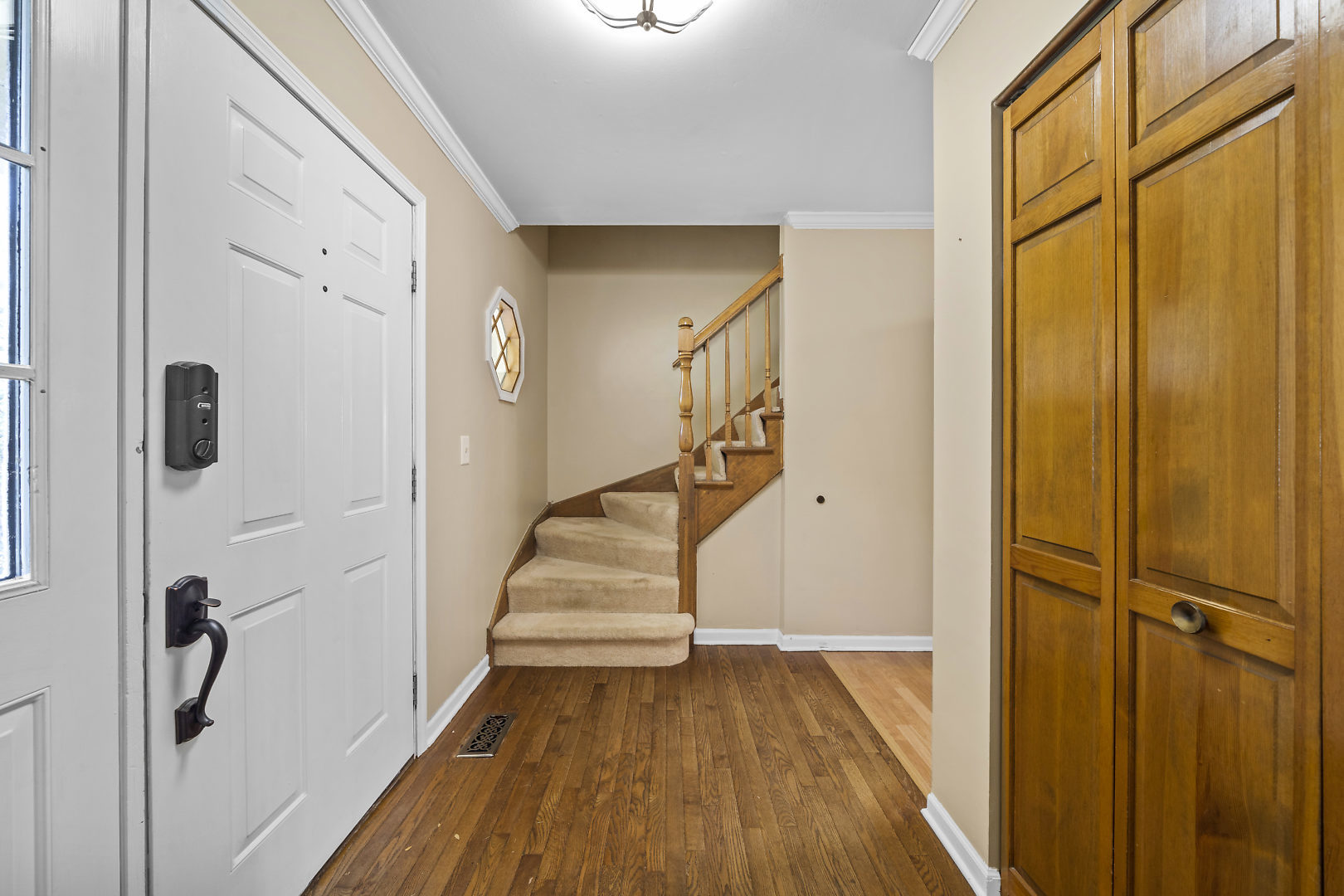 309 Old Hunt Road Fox River Grove, IL 60021 - Photo 3 of 27