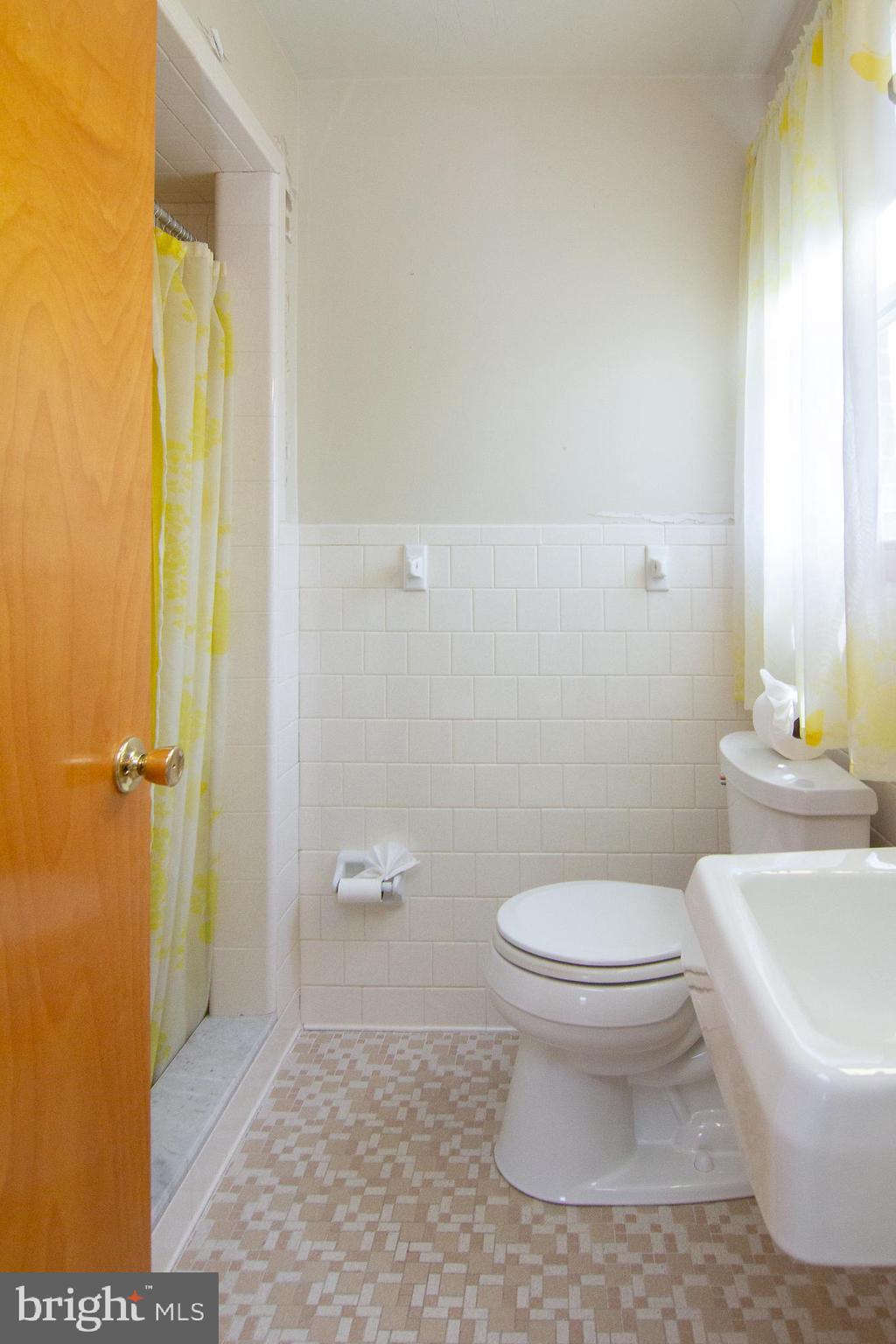 9505 Dawnvale Road Baltimore, MD 21236 - Photo 13 of 24 bath