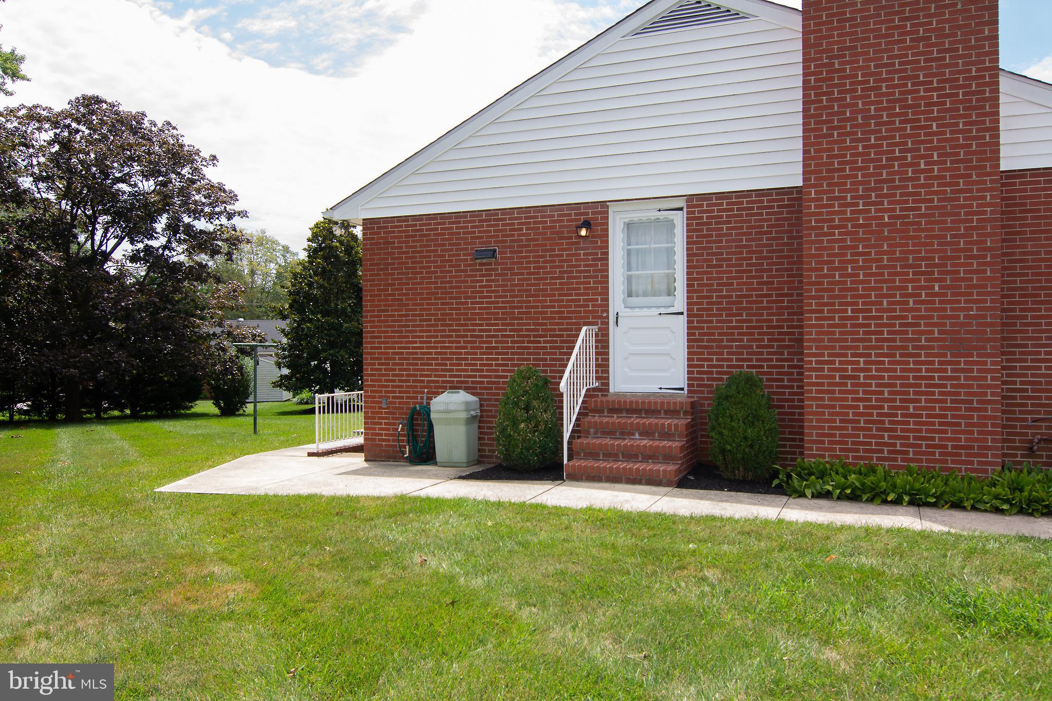 9505 Dawnvale Road Baltimore, MD 21236 - Photo 22 of 24 Kitchen side entrance