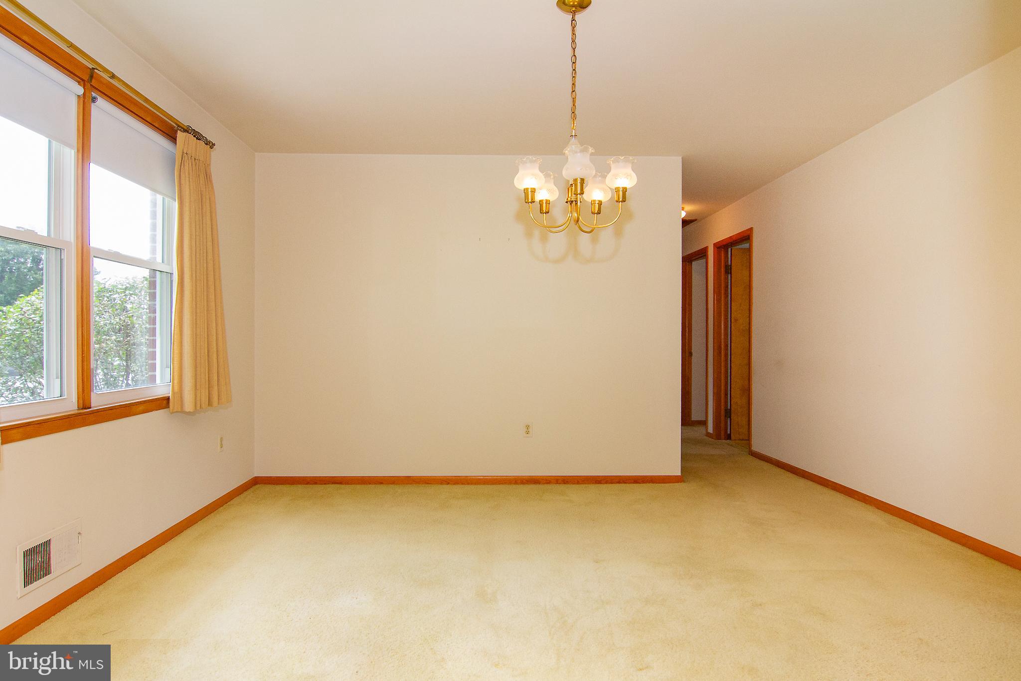 9505 Dawnvale Road Baltimore, MD 21236 - Photo 6 of 24 Dining Room