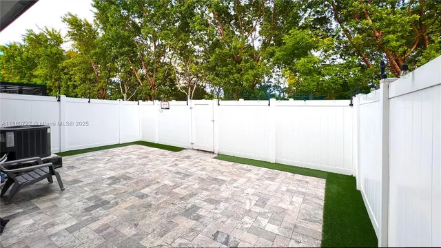 $529,000 | 10117 West 32nd Lane, Hialeah, FL 33018