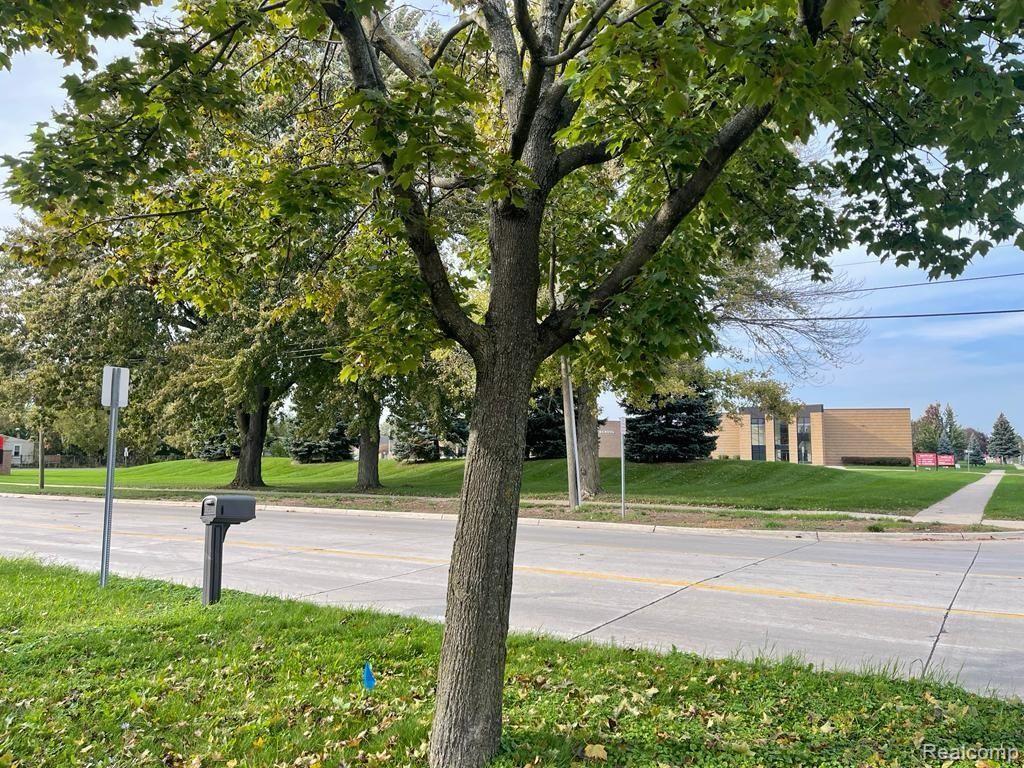 17898 Common Road Roseville, MI 48066 - Photo 20 of 58 12.jpeg