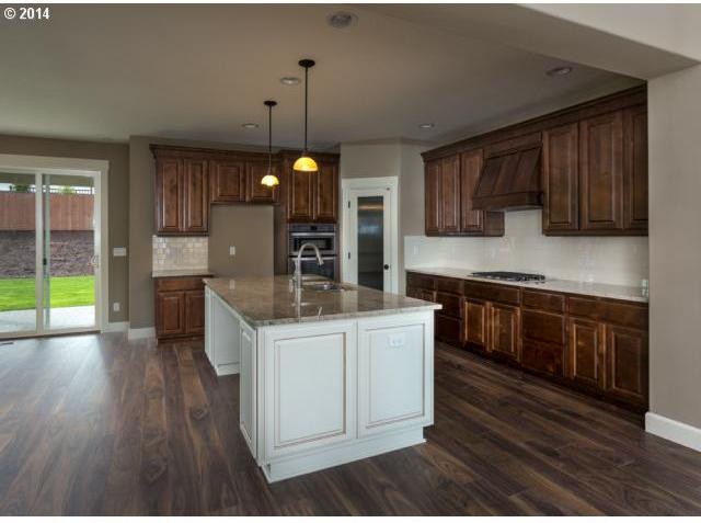 2705 Northeast 167th Circle Ridgefield, WA 98642 - Photo 3 of 11 Kitchen