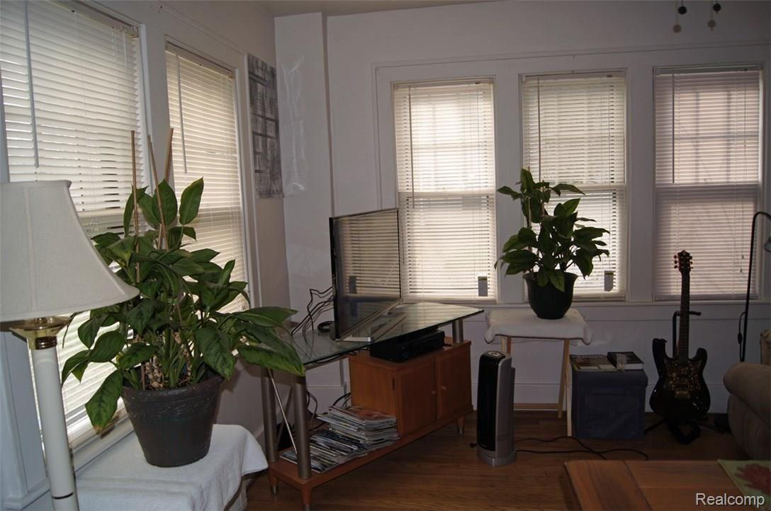 425 West 3rd Street Rochester, MI 48307 - Photo 16 of 26 Downstairs Family Room 2.jpg