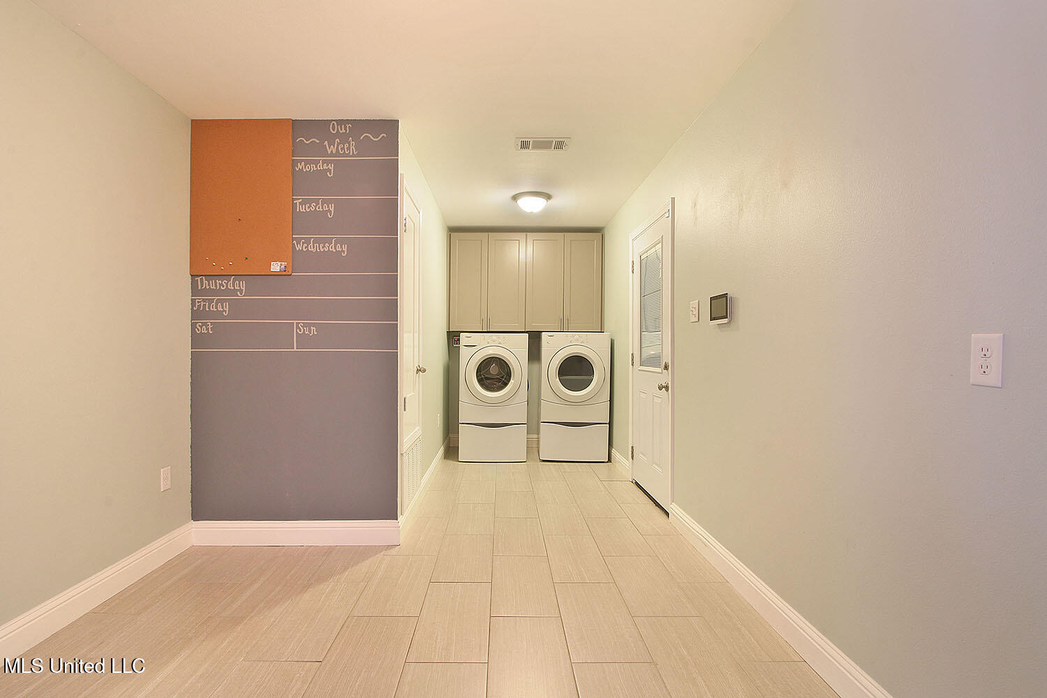 3249 Nottingham Road Ocean Springs, MS 39564 - Photo 11 of 57 Laundry room