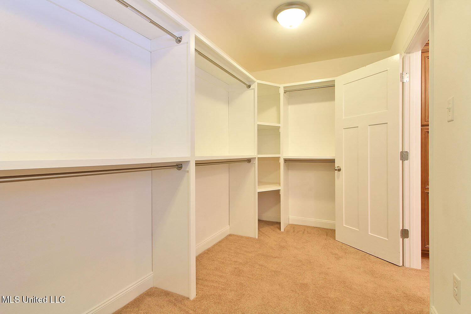3249 Nottingham Road Ocean Springs, MS 39564 - Photo 18 of 57 Closet Primary