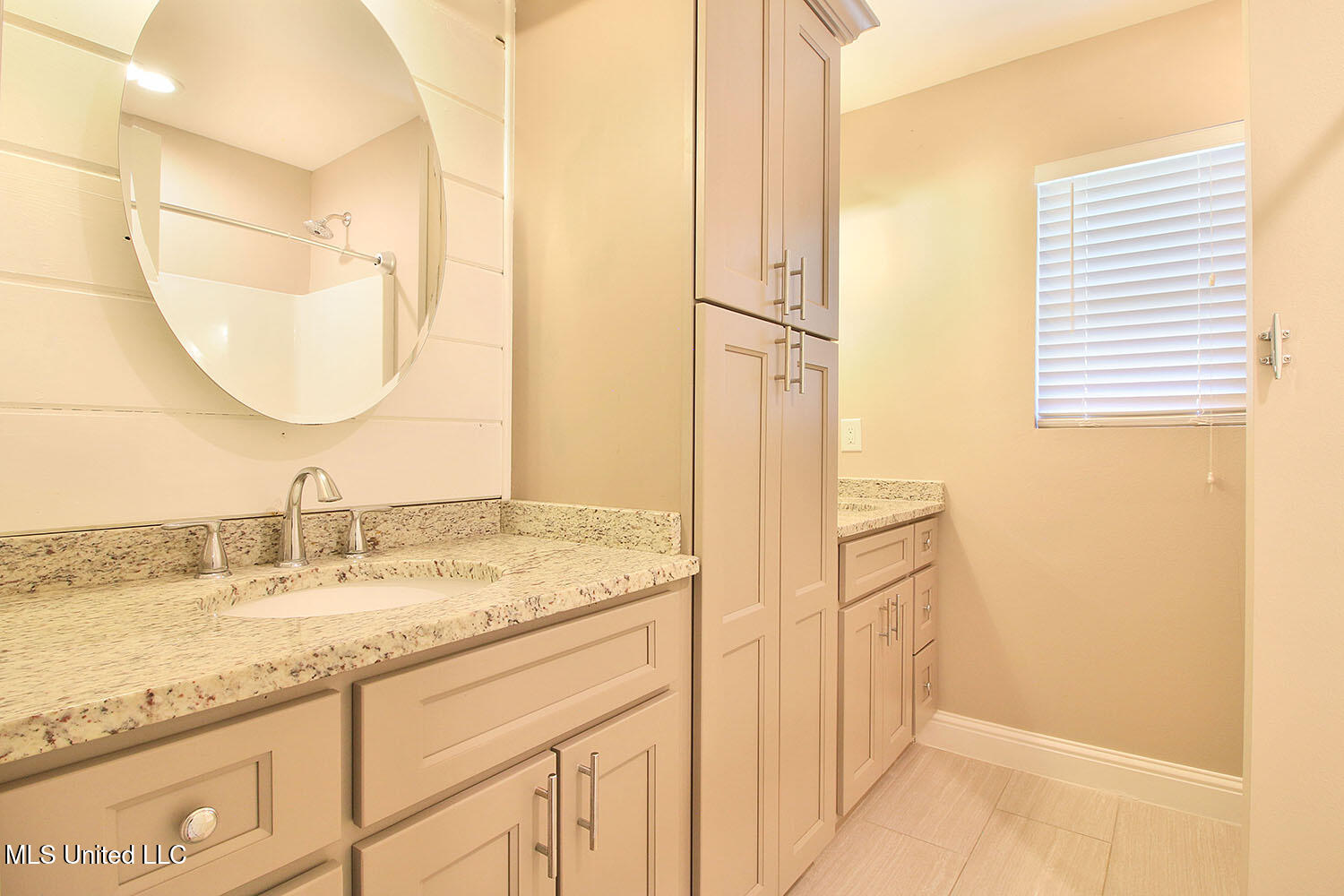 3249 Nottingham Road Ocean Springs, MS 39564 - Photo 28 of 57 Bathroom Hall pic 2