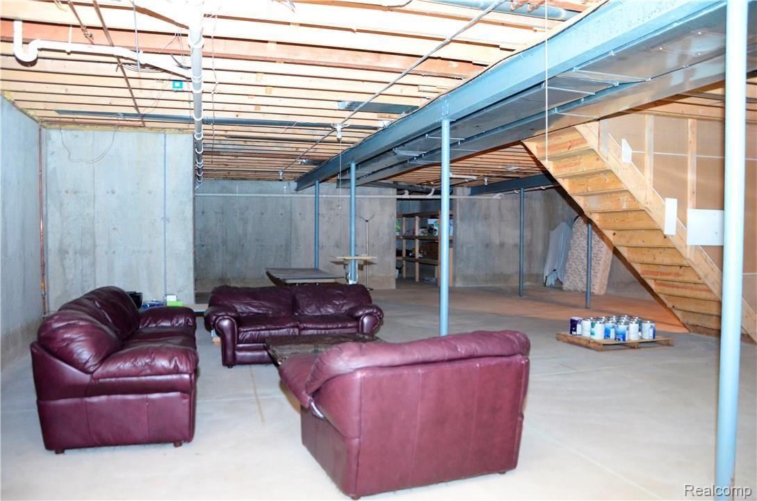 233 Grace Avenue Rochester, MI 48307 - Photo 29 of 31 36.jpg