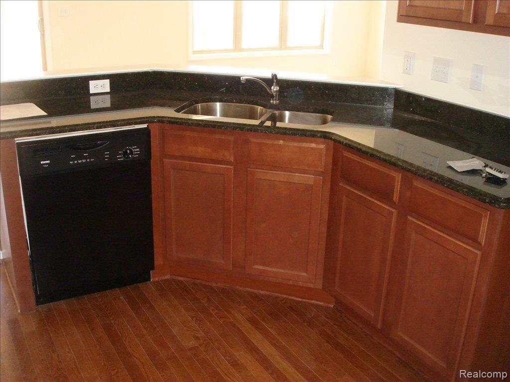 6026 Biddle Street Romulus, MI 48174 - Photo 4 of 9 Gourmet Kitchen