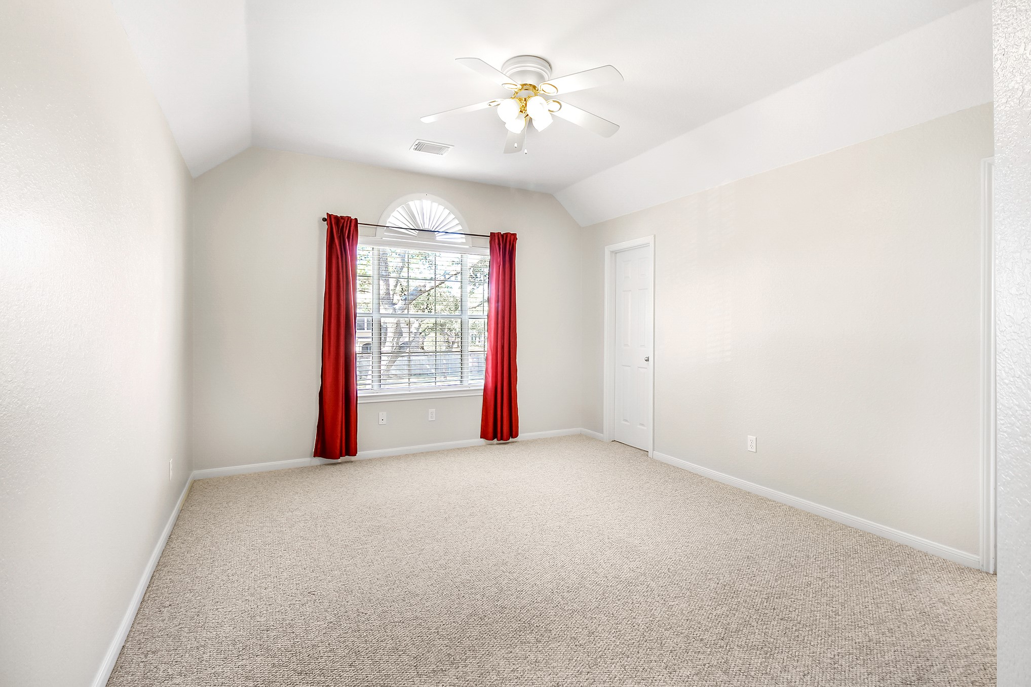 803 Chisel Point Drive Houston, TX 77094 - Photo 30 of 36 Bedroom 3 located on the 2nd floor.