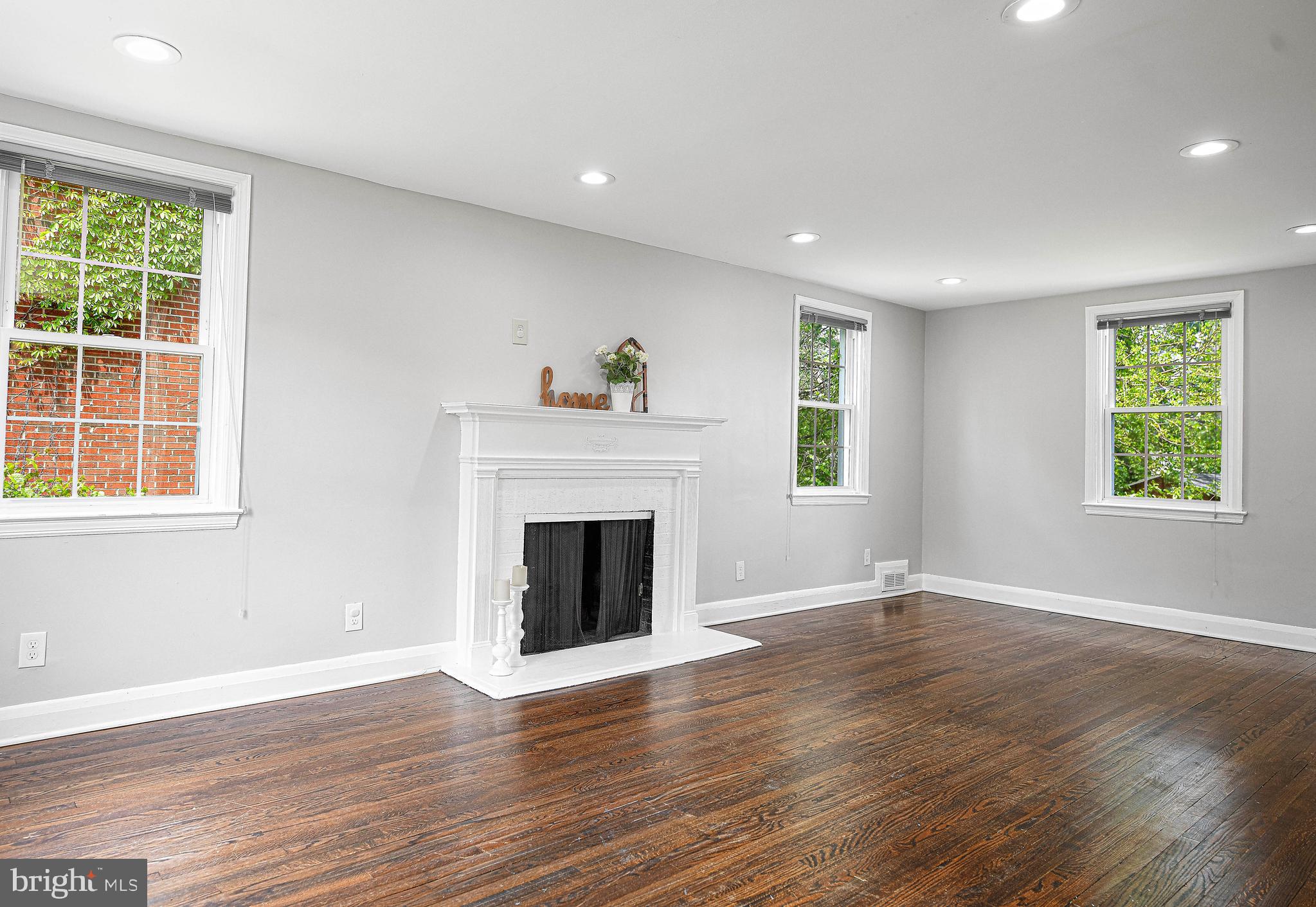 703 Howard Road Pikesville, MD 21208 - Photo 17 of 39 Living Room