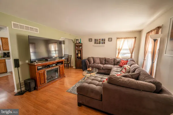 $334,900 | 2715 Dutton Mill Road, Aston, PA 19014