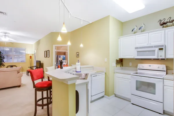 $3,300 | 108 Lighthouse Circle, Unit B, Jupiter, FL 33469