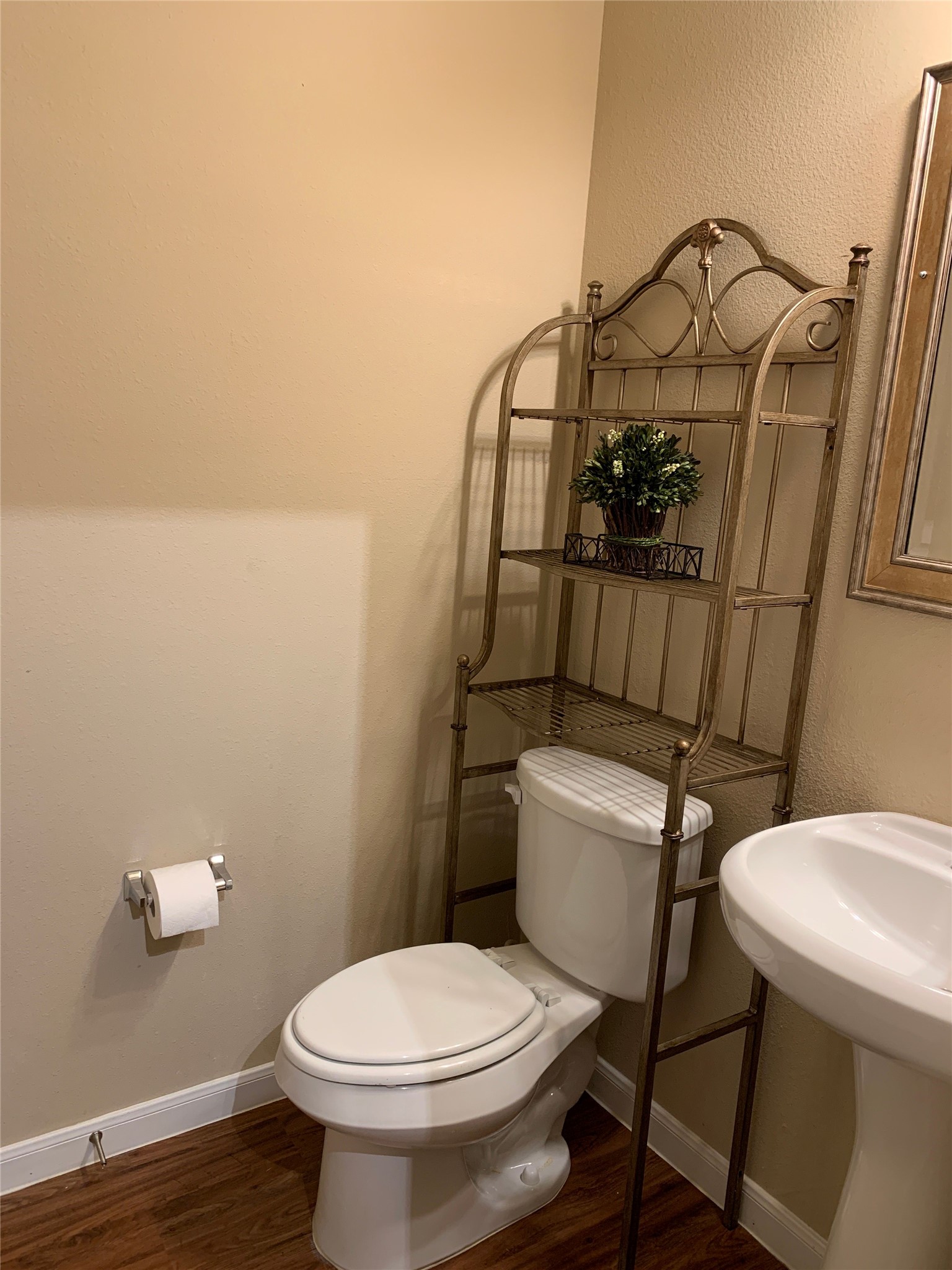 17038 Wilthorne Gardens Court Houston, TX 77084 - Photo 5 of 25 Powder room off main living area