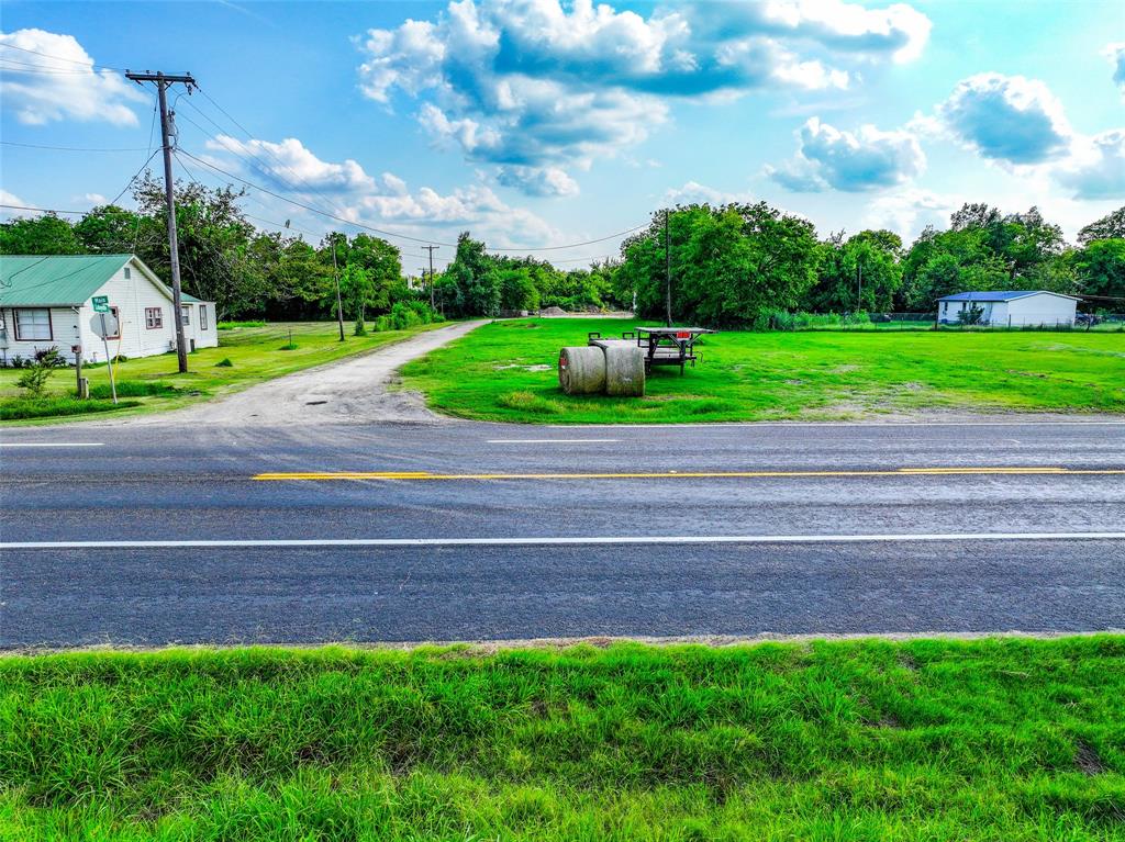 0 Tx-11 Como, TX 75431 - Photo 8 of 12 a view of a yard with a large trees