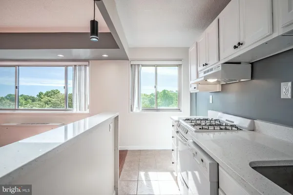 $1,590 | 2500 North Van Dorn Street, Unit 912, Alexandria, VA 22302