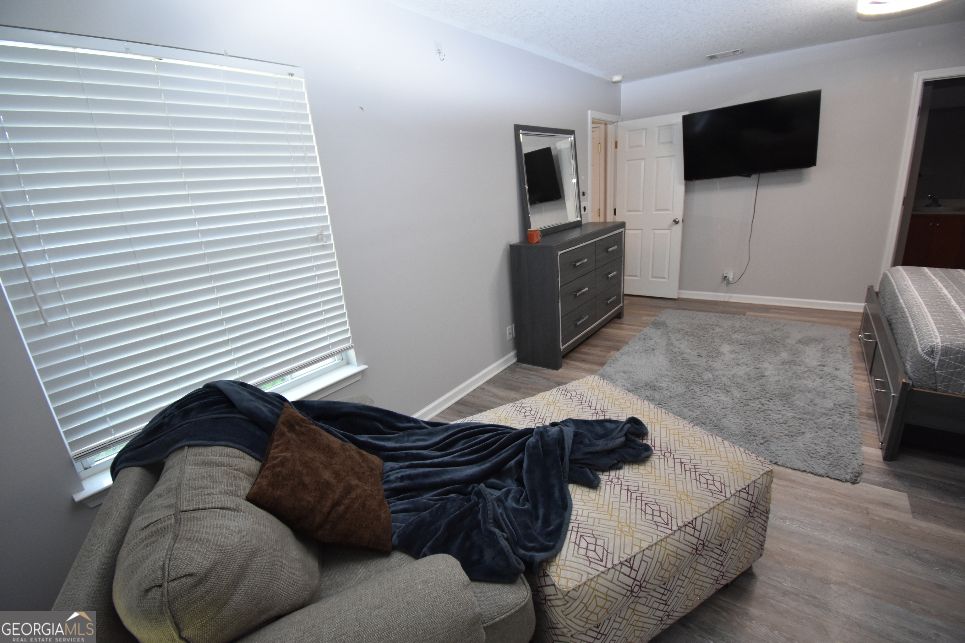 218 Lake Forest Drive Kingsland, GA 31548 - Photo 9 of 17 a living room with furniture and a flat screen tv