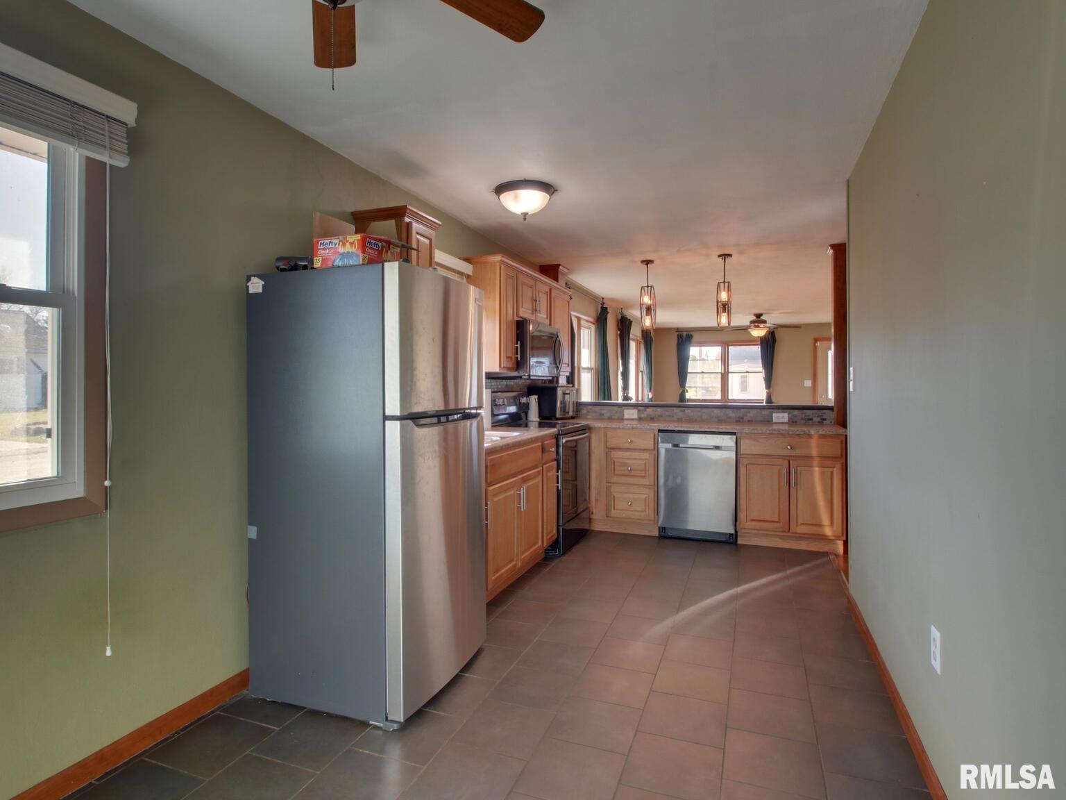 1229 Spruce Street Quincy, IL 62301 - Photo 5 of 27