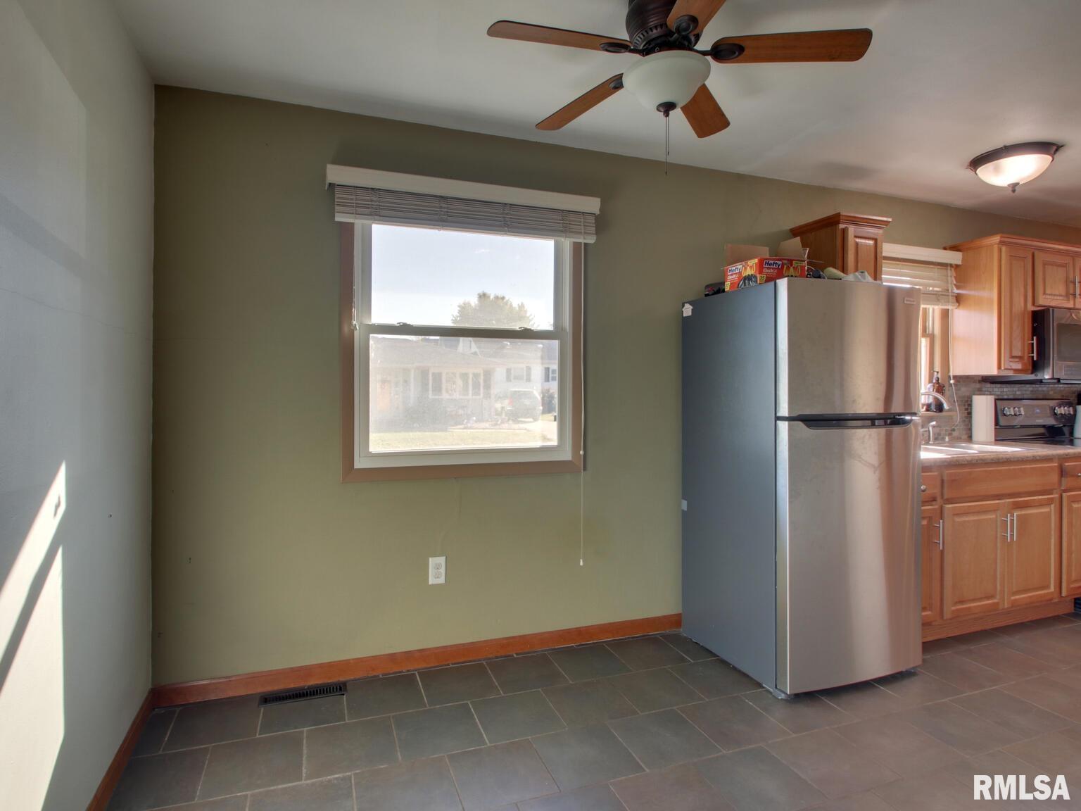 1229 Spruce Street Quincy, IL 62301 - Photo 6 of 27