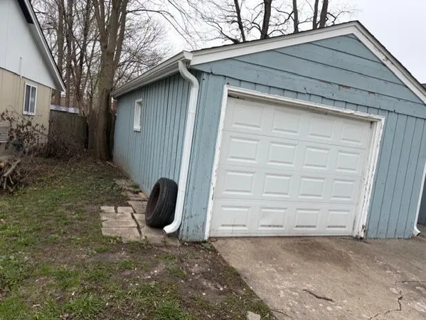 $279,000 | 100 Hickory Drive, Carpentersville, IL 60110