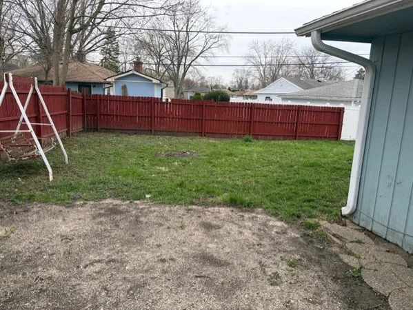$279,000 | 100 Hickory Drive, Carpentersville, IL 60110