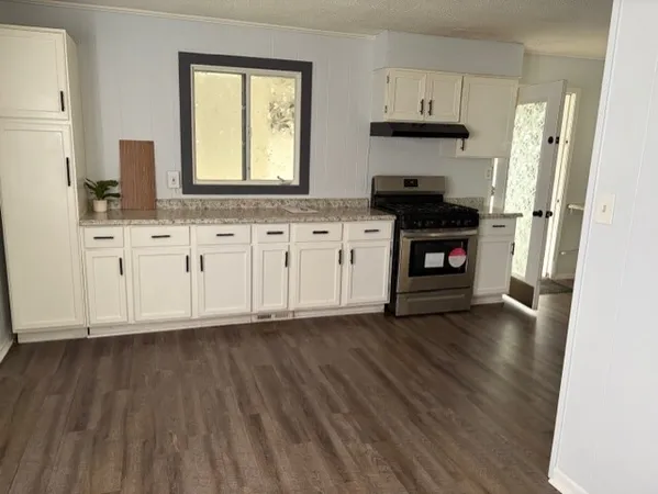 $279,000 | 100 Hickory Drive, Carpentersville, IL 60110
