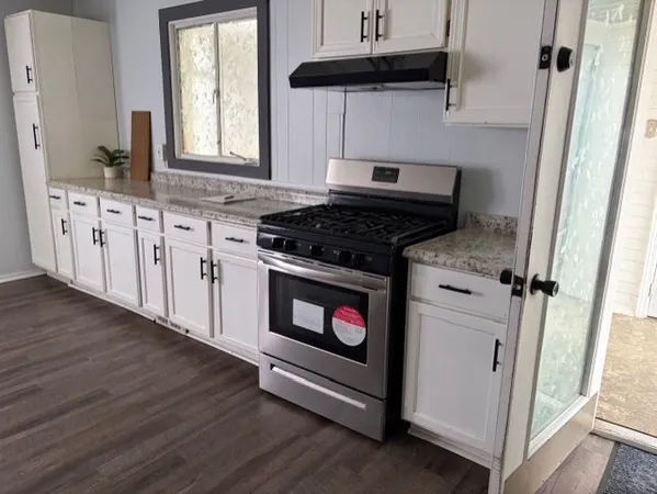 $279,000 | 100 Hickory Drive, Carpentersville, IL 60110