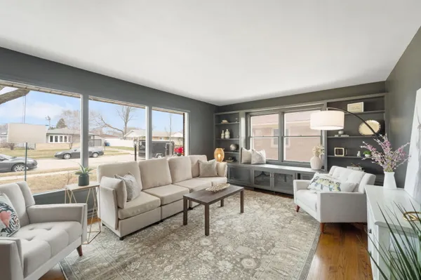 $290,000 | 821 Saxony Drive, Racine, WI 53402