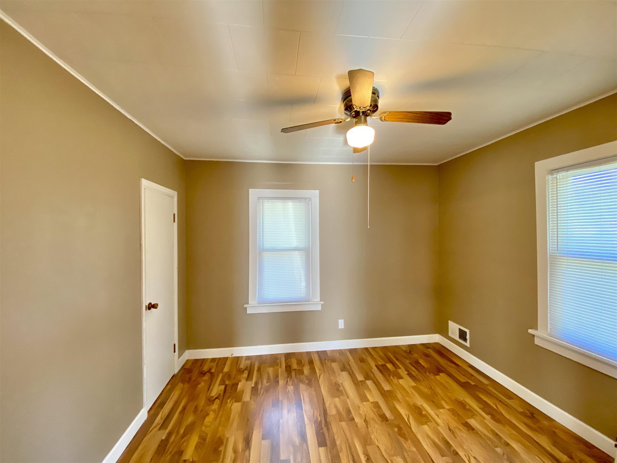 627 West 6th Street Rochester, IN 46975 - Photo 7 of 25 Gallery Image 7