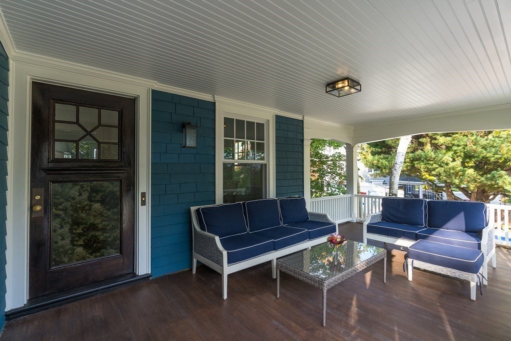 8 Glengarry Road Winchester, MA 01890 - Photo 4 of 42