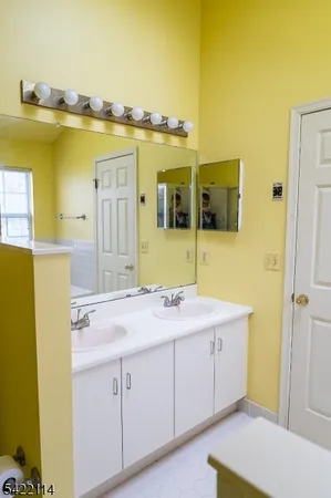 $550,000 | 12 Diaz Court, Unit 12, Franklin Park, NJ 08823