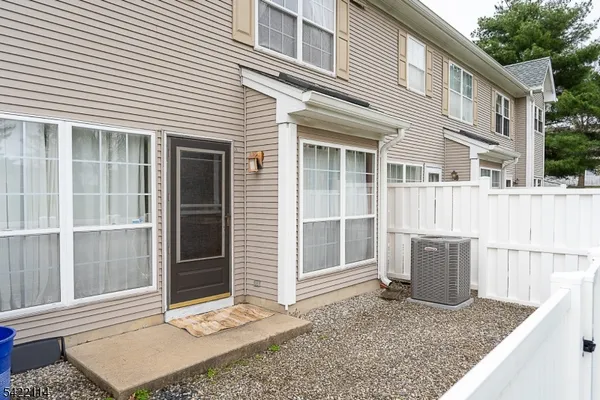 $550,000 | 12 Diaz Court, Unit 12, Franklin Park, NJ 08823