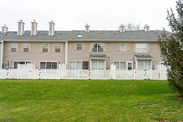 $550,000 | 12 Diaz Court, Unit 12, Franklin Park, NJ 08823