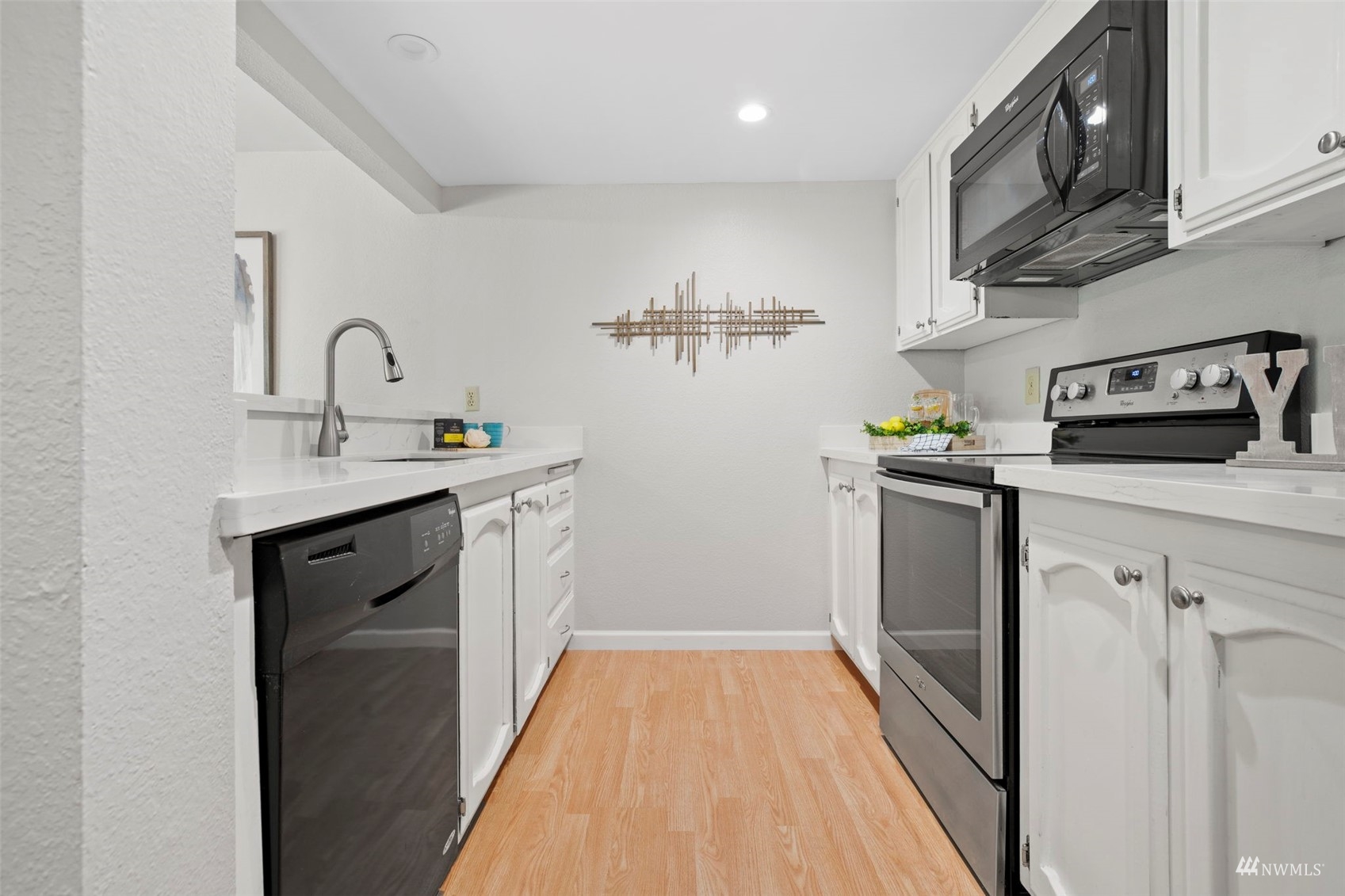 820 Cady Road, Unit F107 Everett, WA 98203 - Photo 11 of 33 a kitchen with stainless steel appliances granite countertop a sink stove and cabinets