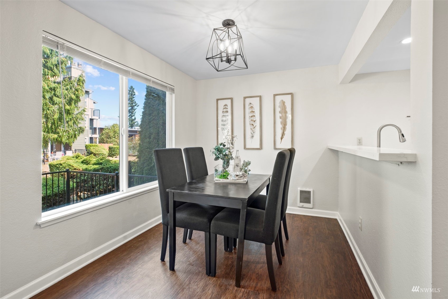 820 Cady Road, Unit F107 Everett, WA 98203 - Photo 7 of 33 a dining room with furniture and window