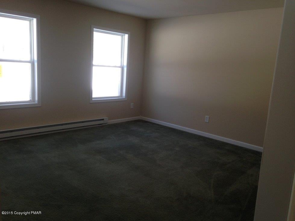 4251 High Road Cresco, PA 18326 - Photo 4 of 14 Living room (3)