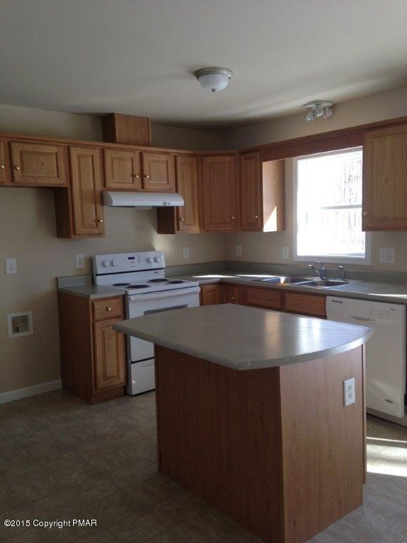 4251 High Road Cresco, PA 18326 - Photo 6 of 14 Kitchen