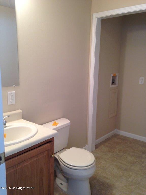 4251 High Road Cresco, PA 18326 - Photo 8 of 14 Half Bath