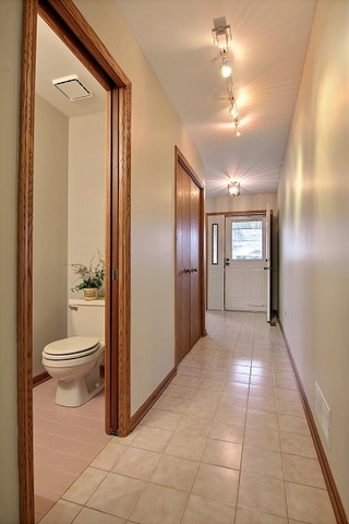 18311 Holland Road Lansing, IL 60438 - Photo 2 of 33