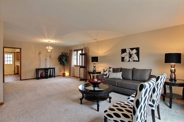 18311 Holland Road Lansing, IL 60438 - Photo 3 of 33